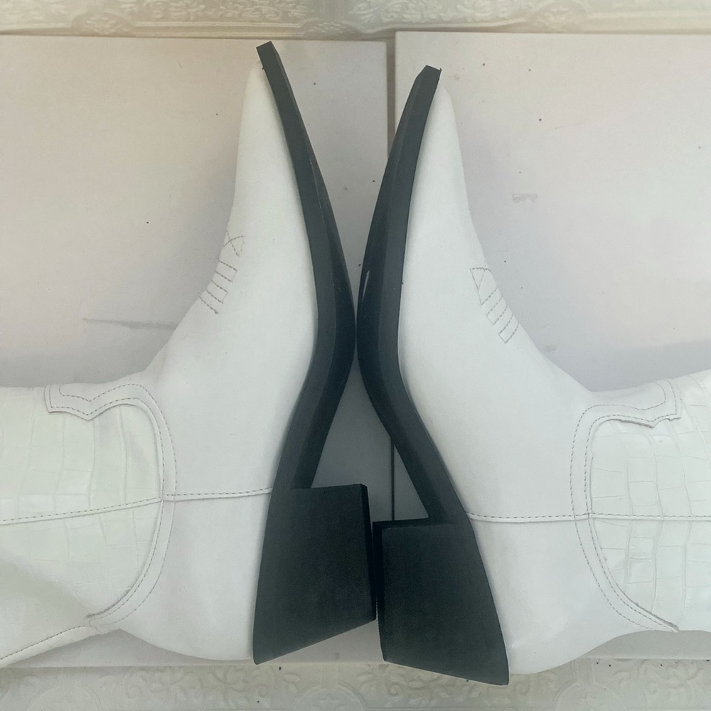White leather cowboy boots - Picture 2 of 2